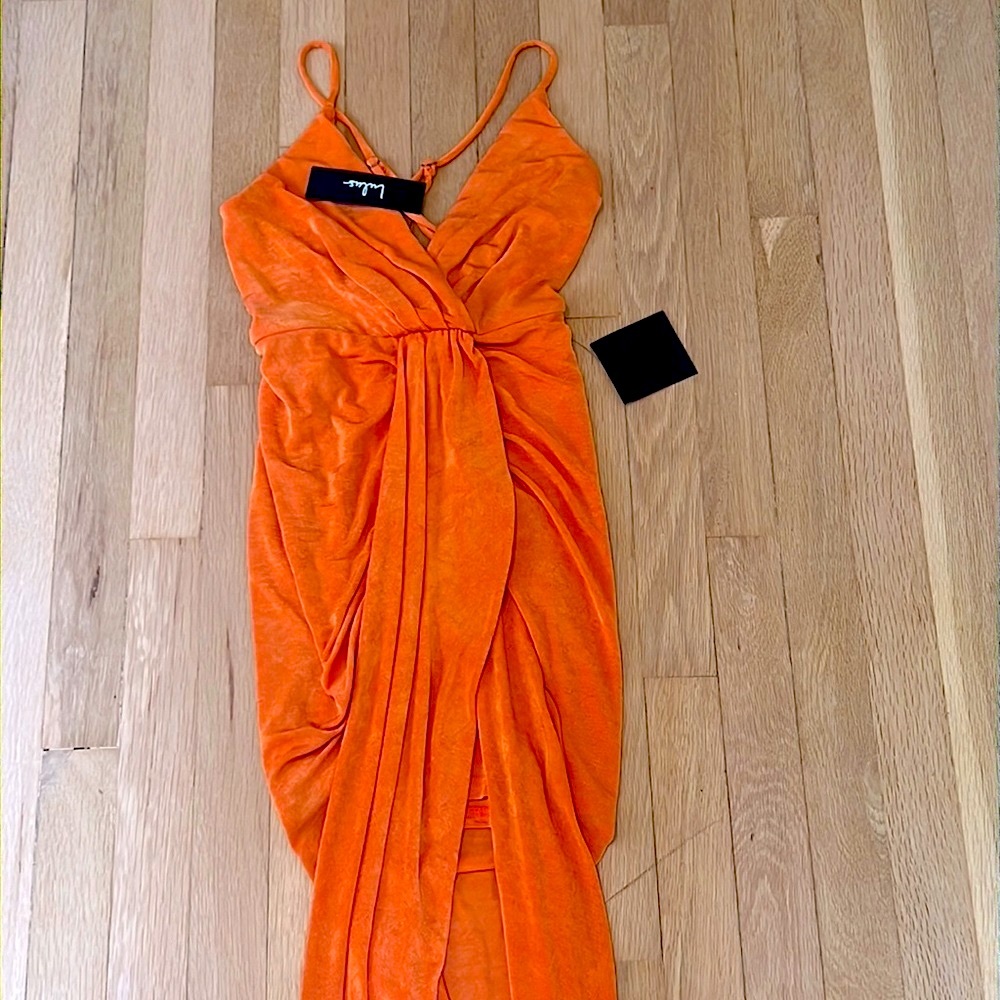Lulu’s Dreamy Date Orange Surplice Midi Dress- XS- sexy- deep v- flattering- NWT